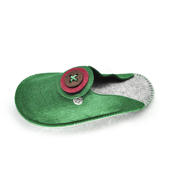 Ciabattine in feltro bottone (kit fai-da-te) - Verde prato - Clicca l'immagine per chiudere